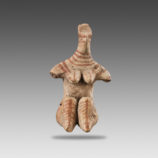 Seated feminine statuette - 7947